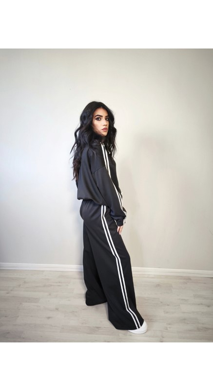 35E7F433E6C381E6DB1AD4C48FC357E5_ Tuta alamari bordino