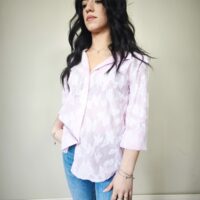 Camicia con foglie in rilievo