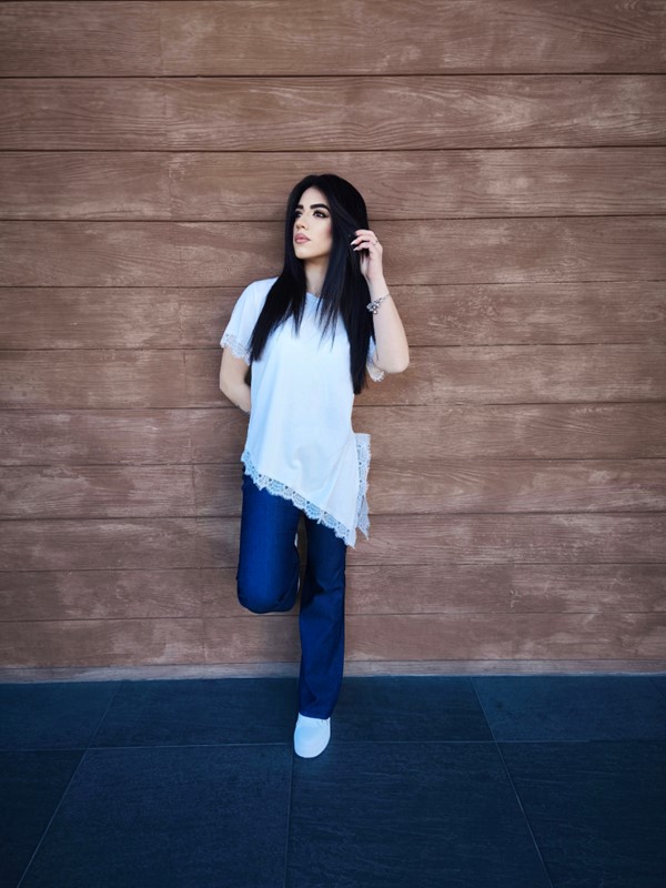 99B1223A1F5E241A30DAEFC5A19A7DF6_ T-shirt asimmetrica pizzo