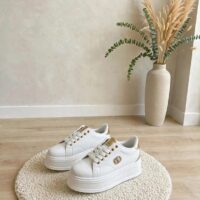 Sneakers platform logo