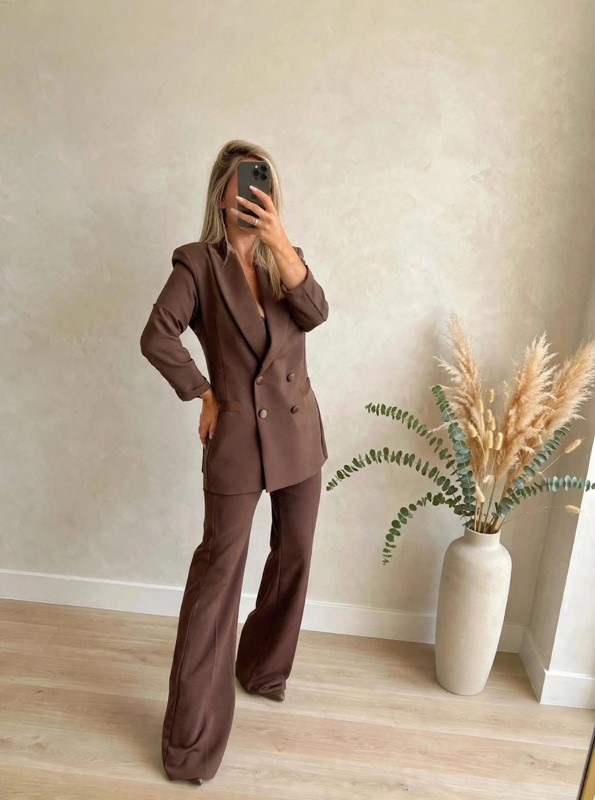 Pantalone flare