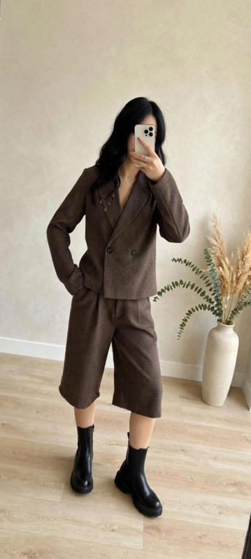 27A656E51E29E42FDE93EA2F93ACFD26_ Blazer due bottoni spilla