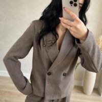 Blazer due bottoni spilla